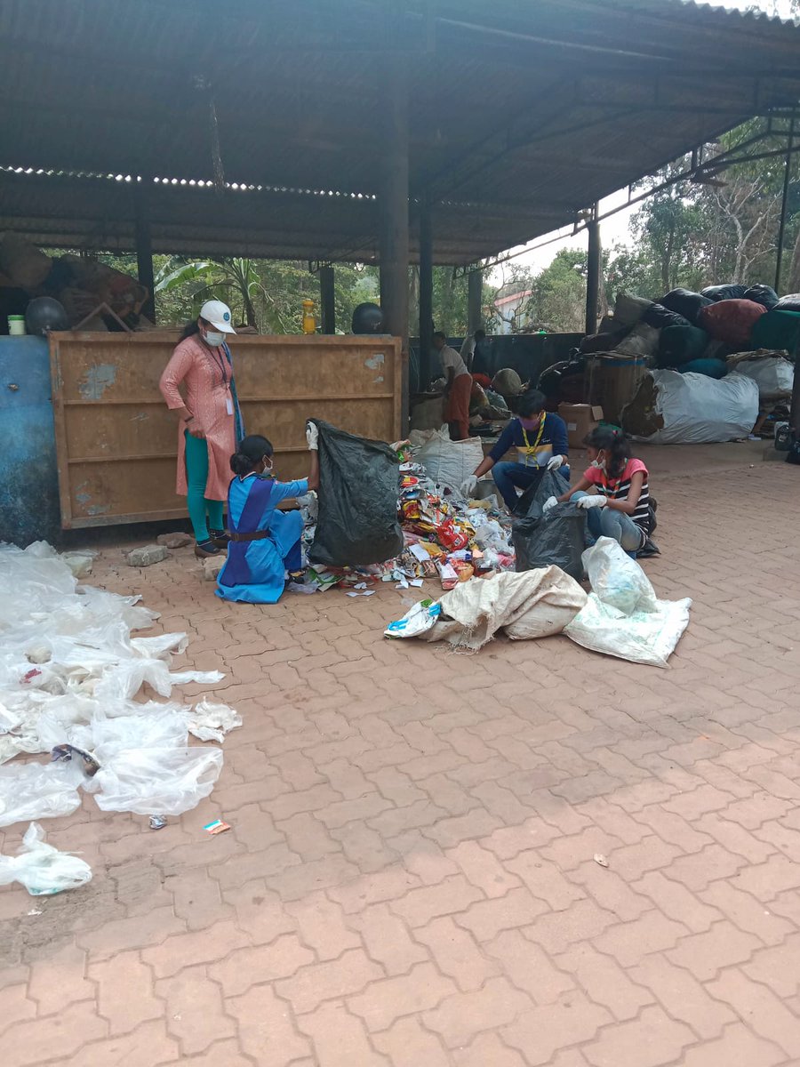 bsgnhq's tweet photo. Rover & Rangers of Kadiyali Open Unit #Bsg_Udupi Karnataka segregated 30+ Kgs of various wastes including plastic waste for further #recycling process & created awareness under #Community_Service at District Waste Segregation Unit Brahmavar, Udupi. @YASMinistry @Anurag_Office https://t.co/3kErjP90AR