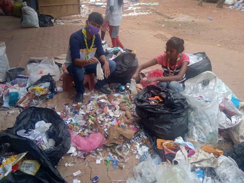 bsgnhq's tweet photo. Rover & Rangers of Kadiyali Open Unit #Bsg_Udupi Karnataka segregated 30+ Kgs of various wastes including plastic waste for further #recycling process & created awareness under #Community_Service at District Waste Segregation Unit Brahmavar, Udupi. @YASMinistry @Anurag_Office https://t.co/3kErjP90AR