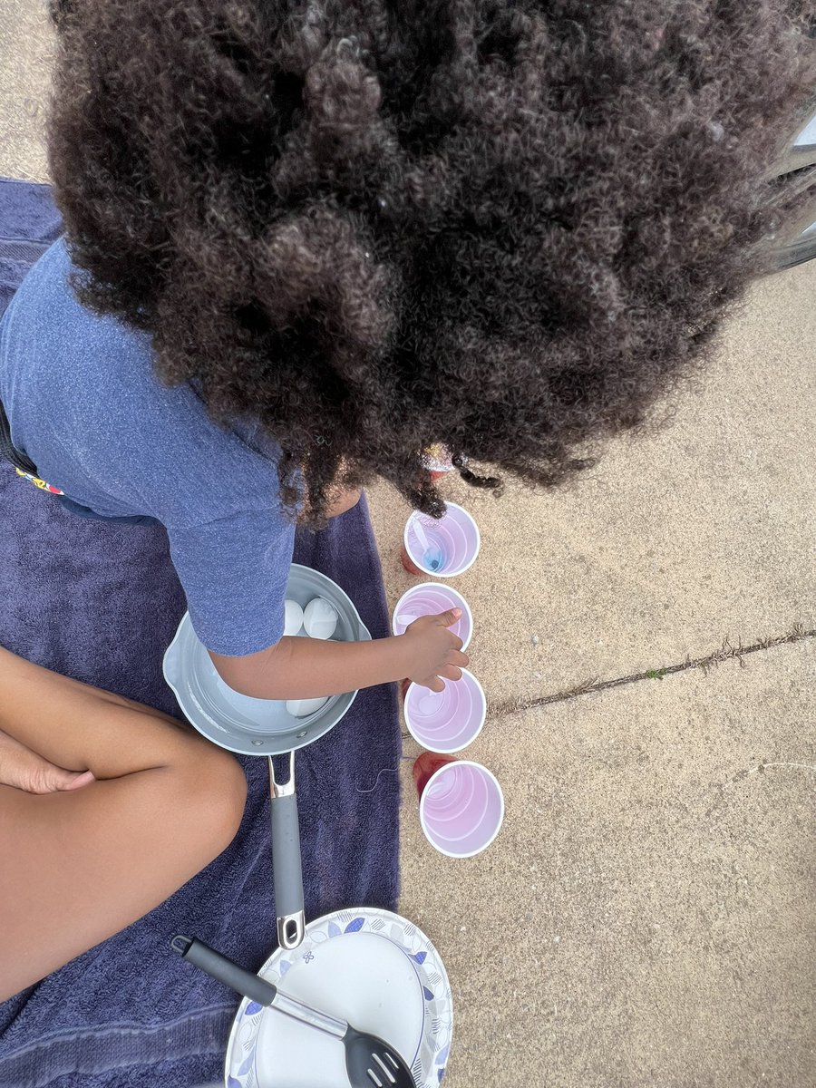 HeavenlySkyes_'s tweet photo. Sunday egg dye was a success! #KalReign https://t.co/Qj58vurGqz