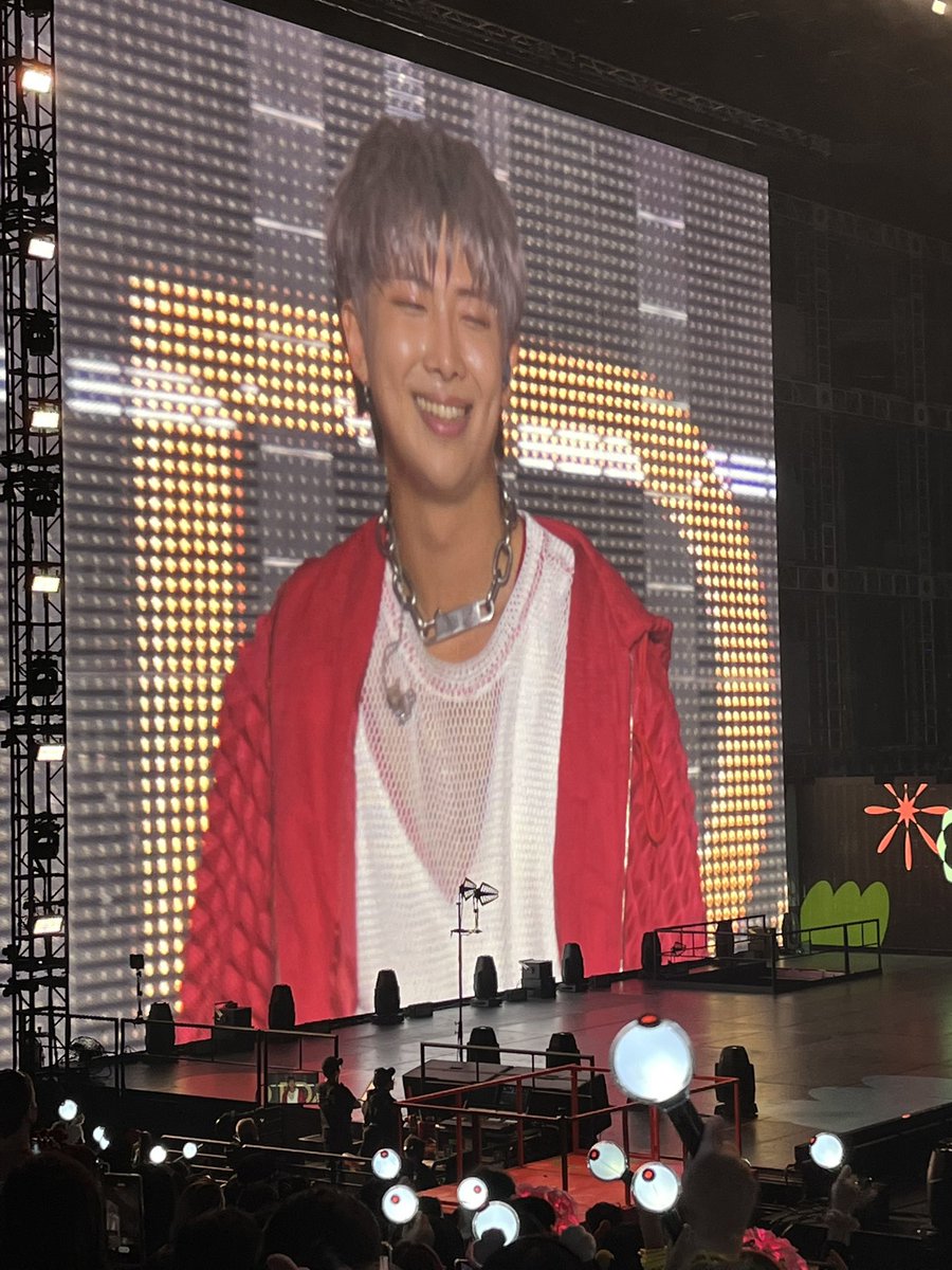 joonconcerts's tweet photo. he glows ✨ https://t.co/EkEPeLt9ET