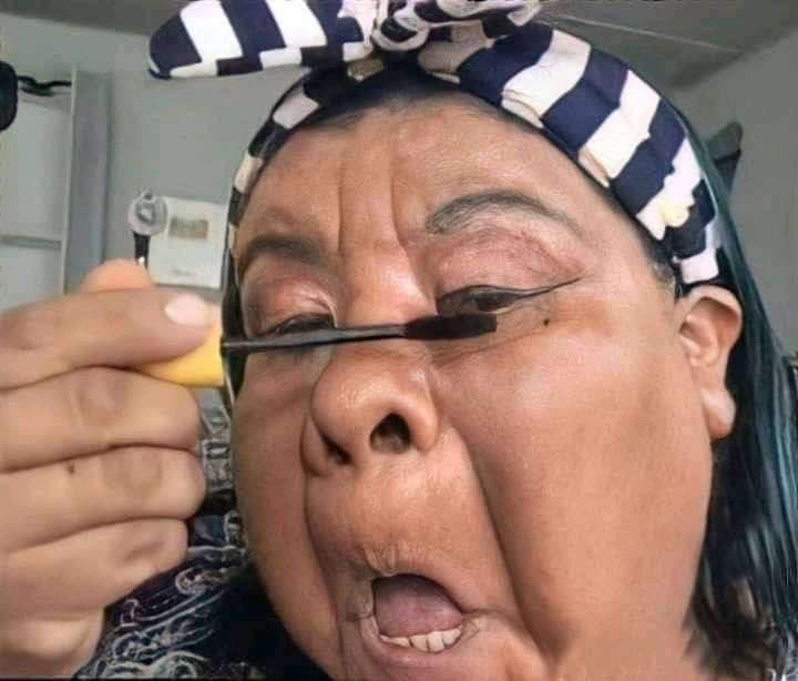 “Nos vemos en el bar a las 21:30”

Yo a las 21:45