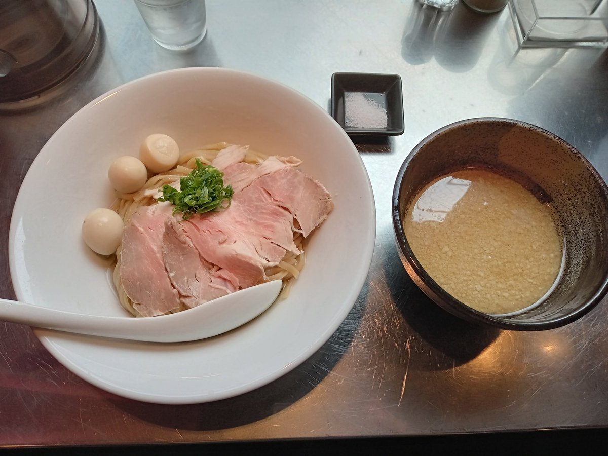 naoniini7022's tweet photo. さんじ@上野
限定真鱈白子の黄金昆布水つけ蕎麦

夜勤明けで早速伺いました💨
未食の真鱈白子〜😋今日も美味しく頂きました✨大盛にしておけばよかった💦完食5分後また食べたい〜😉 https://t.co/fAbPKILS6D