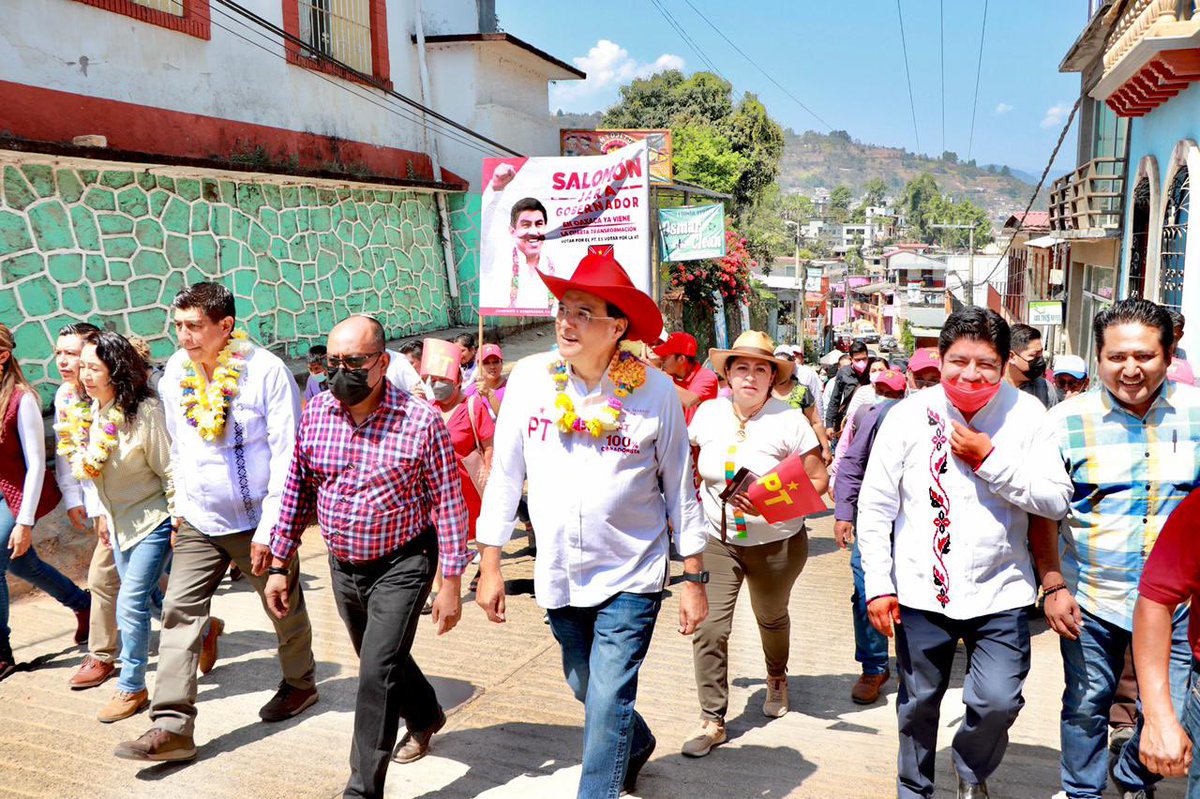 PT_Oaxaca's tweet photo. Es momento de hacer la transformación en #VillaAlta y solo hay de dos formas: quedarnos con la corrupción, pobreza y abandono o hacer lo correcto votando este 5 de junio por la coalición #JuntosHacemosHistoria.

¡Votar por el PT es votar por la 4T! 
#VotaPT
#JuntosHacemosHistoria https://t.co/nPYu6CL75z