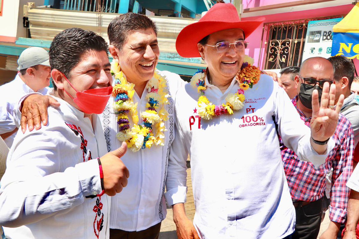 PT_Oaxaca's tweet photo. Es momento de hacer la transformación en #VillaAlta y solo hay de dos formas: quedarnos con la corrupción, pobreza y abandono o hacer lo correcto votando este 5 de junio por la coalición #JuntosHacemosHistoria.

¡Votar por el PT es votar por la 4T! 
#VotaPT
#JuntosHacemosHistoria https://t.co/nPYu6CL75z