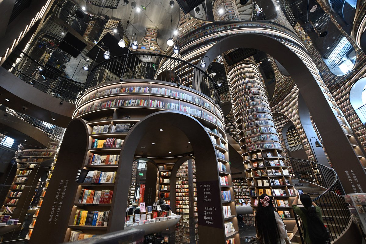 The stunningly surreal Zhongshuge Bookstore in southwest China’s Chengdu City is a paradise for bookworms to escape the hum of city.