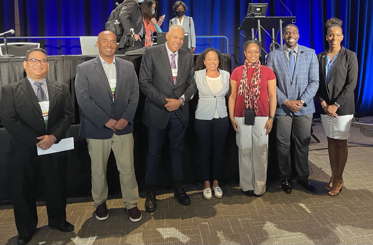 EmmanuelOlson1's tweet photo. @TheSamAcho Here's our @TheAMSSM  group/session photo for Race and Sport!  Appreciate you sharing your story/time with us!!  It was amazing to be part of the session today.  #AMSSM2022 https://t.co/smKJdTKm5k