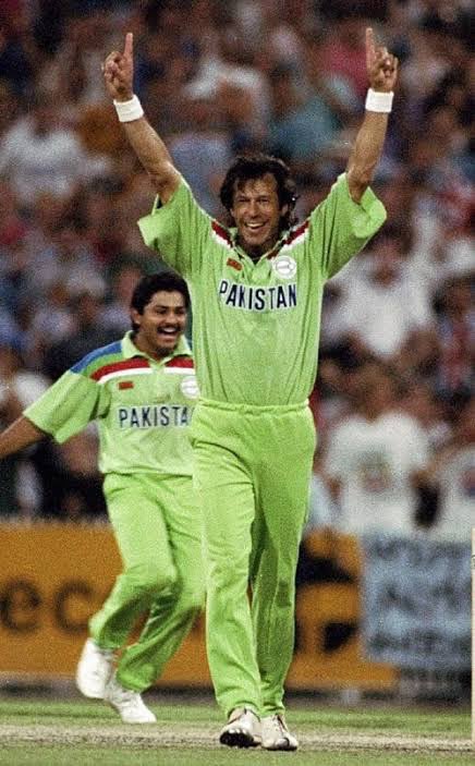 mdnation47's tweet photo. Pakistan stand with Imran khan. #امپورٹڈ_حکومت_نامنظور #BehindYouSkipperPMIk https://t.co/TO6AZNqIZC