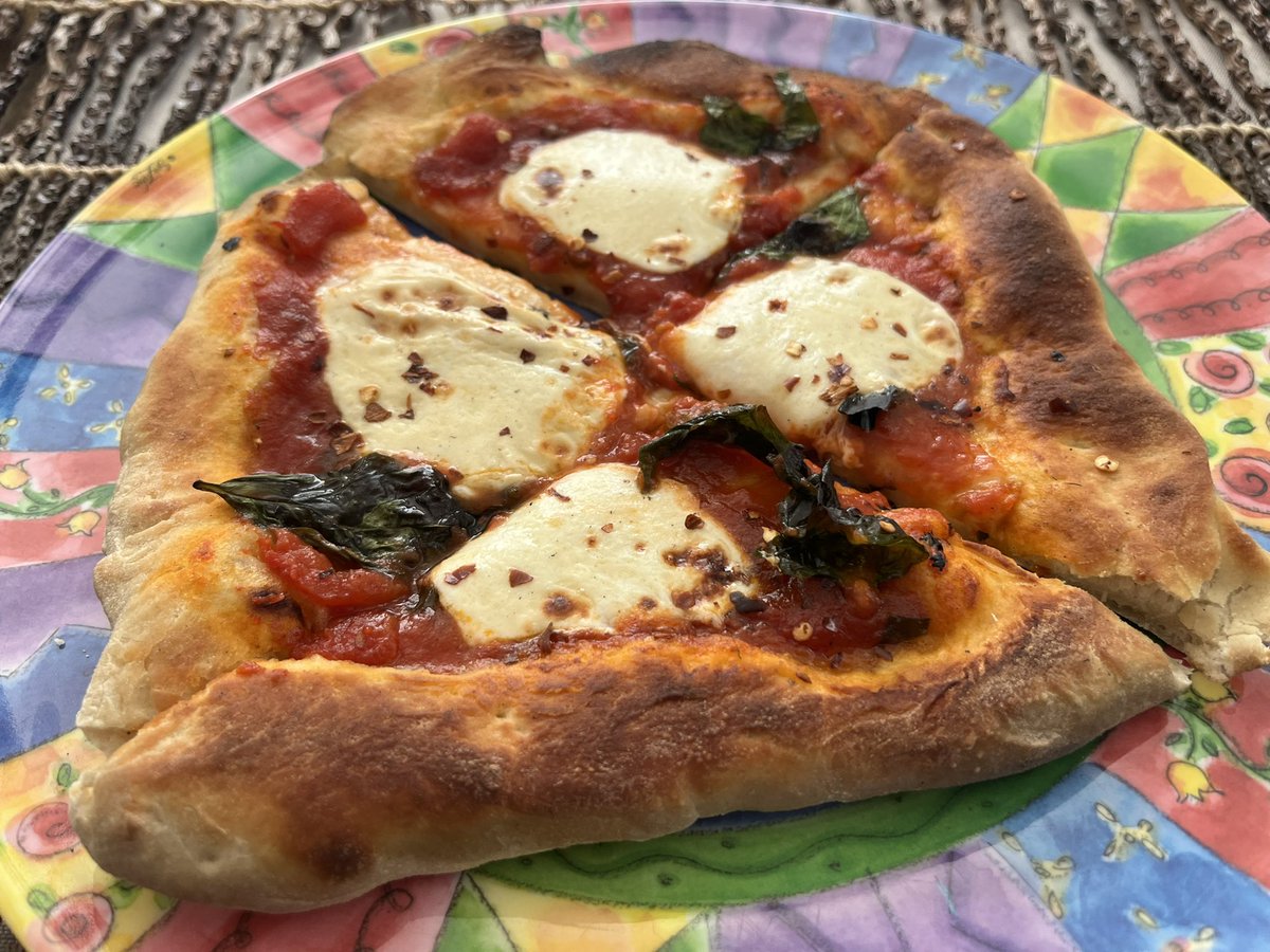 acherry13's tweet photo. Experiments in at-home wood-fired pizza 🍕 keep getting better! #sundaydinner @ccarl #chefchris https://t.co/yhATR7Q9kO