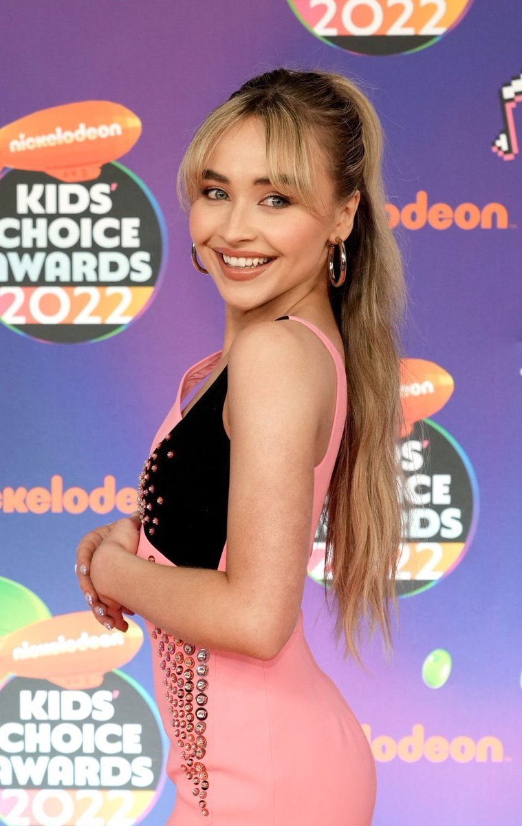 yeehawlikealexi's tweet photo. hot people stan sabrina carpenter, that’s me, i’m hot people https://t.co/PRTlpfHNNR