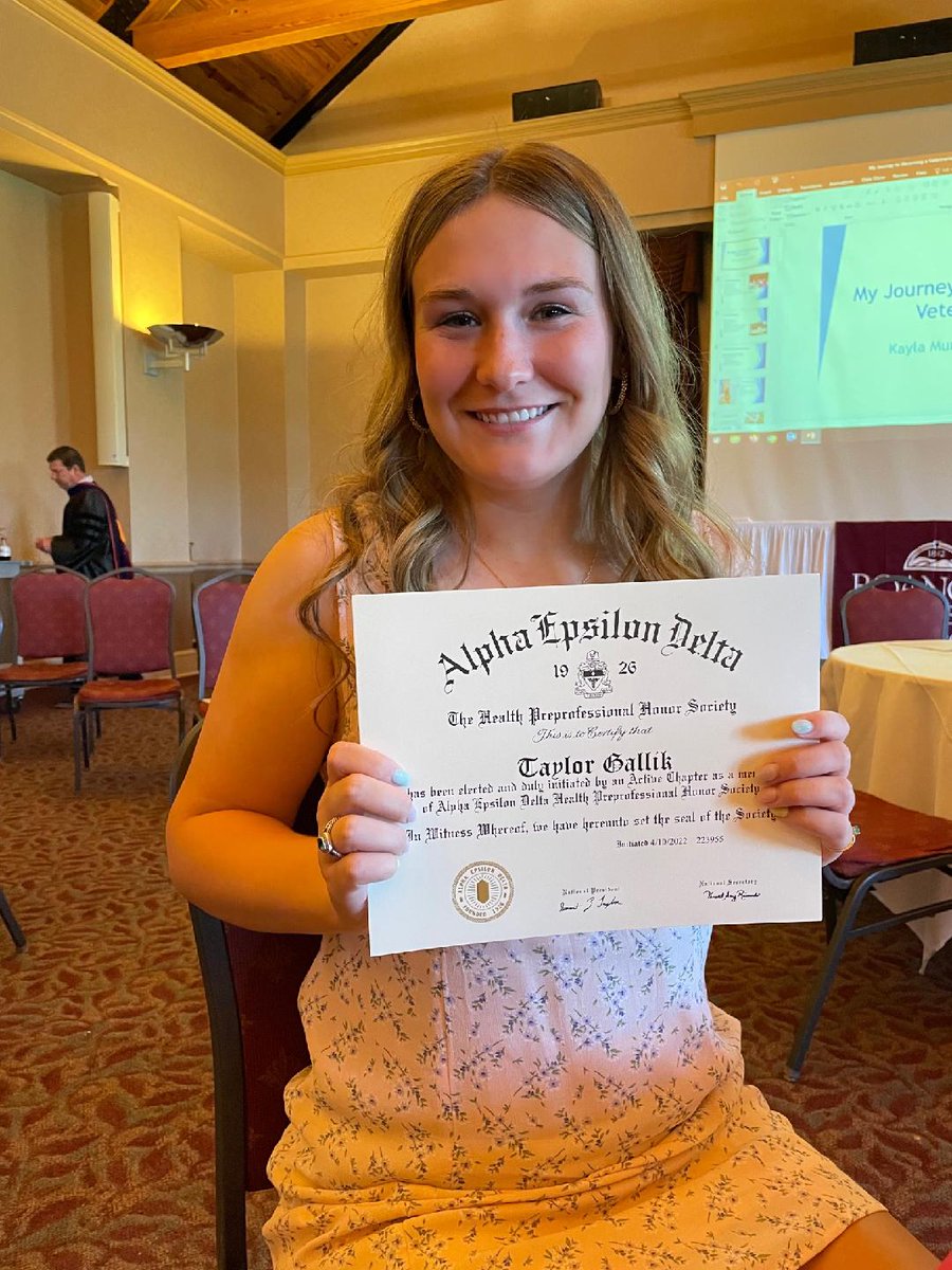 RoanokeWomenSoc's tweet photo. 👏👏 To our GK Taylor Gallick, inducted to Alpha Epsilon Delta, the national Premedical Honor Society today!! She is majoring in Exercise Science with a minor in Psychology. #roanokecollege #StudentAthlete https://t.co/WB5KmCyNWy