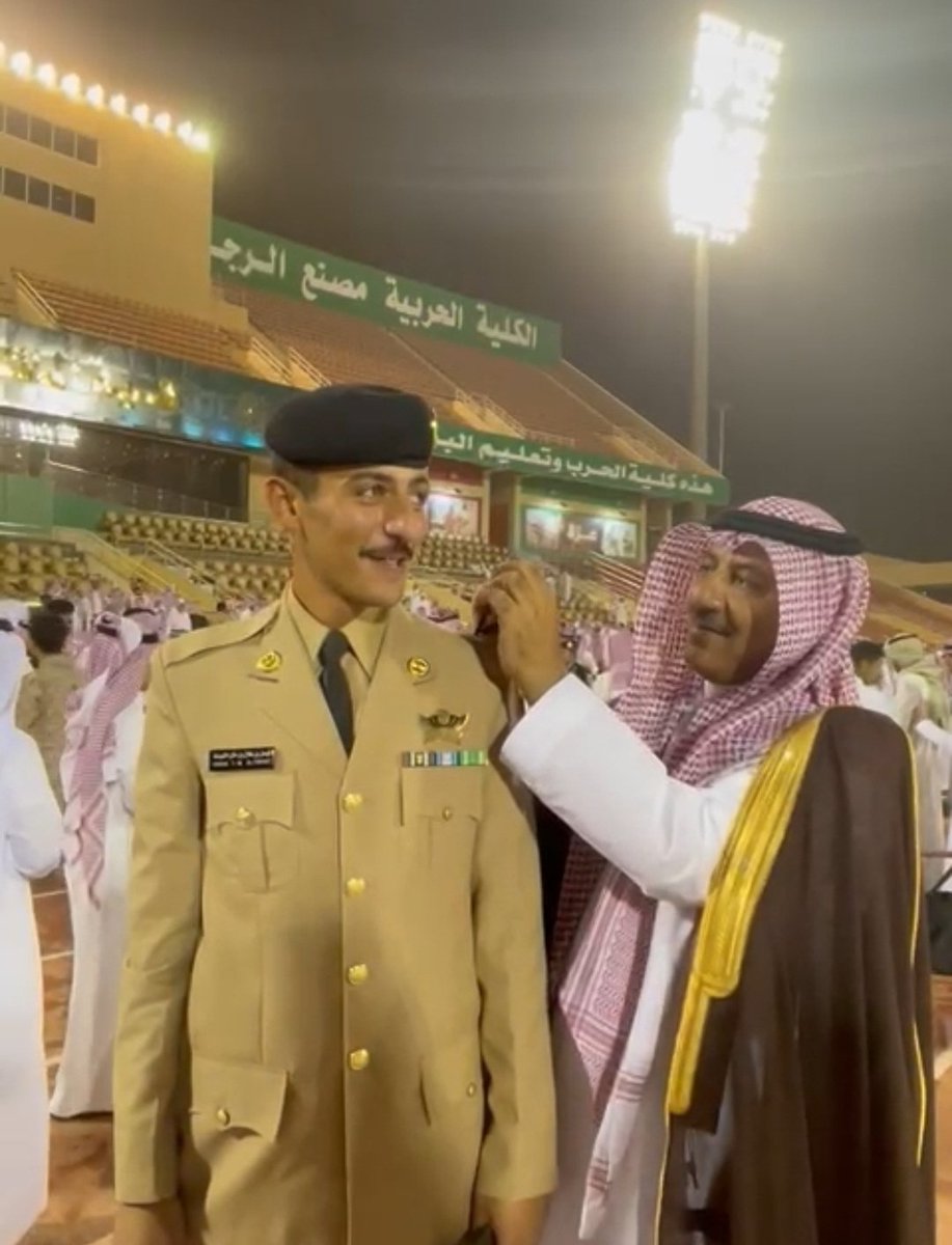 سعدت هذا المساء بحضور حفل تخرج ابني الغالي الملازم / فيصل من كلية الملك عبدالعزيز الحربية وتعيينه بالحرس الملكي، اسأل الله العلي القدير ان يوفقه لخدمة دينه و مليكه ووطنه.