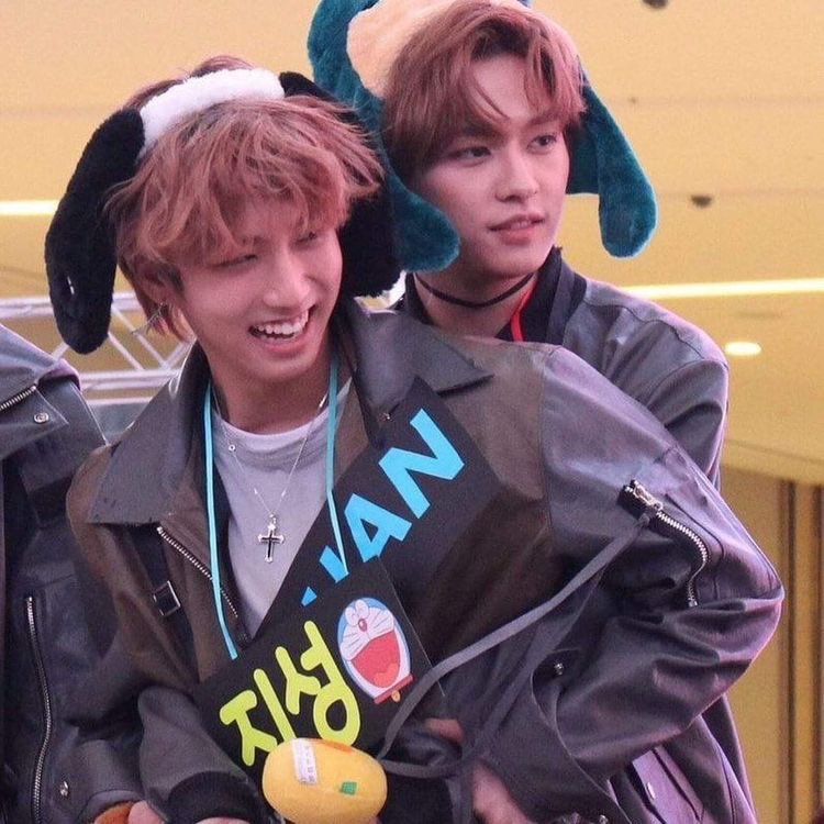 LOYUSUN8's tweet photo. #minsung au, где Джисону во время их первой совместной прогулки с Минхо звонит какой то "Папочка👅" и Ли это совсем не нравится https://t.co/t0SrlBj27w
