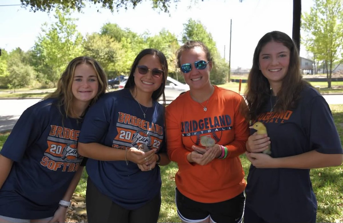 CMelton2024's tweet photo. Such an awesome week! 2 BIG district game wins, celebrated our wonderful teachers (thank you for being there @MsBourgeoisBHS you inspire me every day), rounded it out with a fun team community service event hosted by @TheLLTeamRealty! So happy to be a part of it! @Bridgeland_SB https://t.co/PGmvjE4UXj