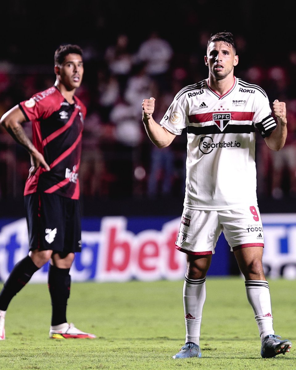 Brasileirao's tweet photo. Toque. Apenas! ⚽️

📸 Ettore Chiereguini/AGIF https://t.co/f6IDsfCs5g