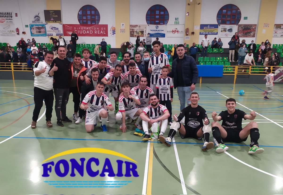 DaimielFutSala's tweet photo. 𝗗𝗘𝗥𝗕𝗜 𝗖𝗢𝗡 𝗧𝗢𝗗𝗢 𝗟𝗢 𝗤𝗨𝗘 𝗣𝗢𝗗Í𝗔 𝗛𝗔𝗕𝗘𝗥 ⚽💪

Partido vibrante donde los haya que se declinó finalmente de nuestro lado por 5⃣ - 3⃣

Gracias de nuevo a los 🗣️ que nos llevaron en volandas hacia la ✅

📝 Completa en el siguiente enlace https://t.co/FQyLyHMMgV https://t.co/AYlqWyNdVV