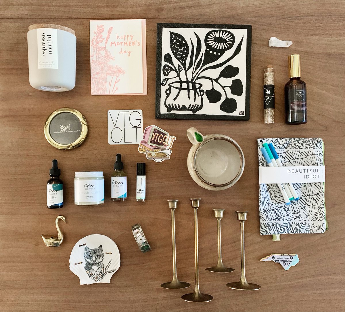 VTGCLT's tweet photo. GIVEAWAY TIME! 1 lucky #vtgclt attendee will win these goodies from vintage and handmade vendors of the April 16 Market!

To enter: 
1️⃣Follow @vtgclt 
2️⃣Retweet this tweet
3️⃣Reply w why you’re excited for the market!
4️⃣ Check the blog for all the deets: https://t.co/MtnOn36564 https://t.co/gUhy7ECgVp