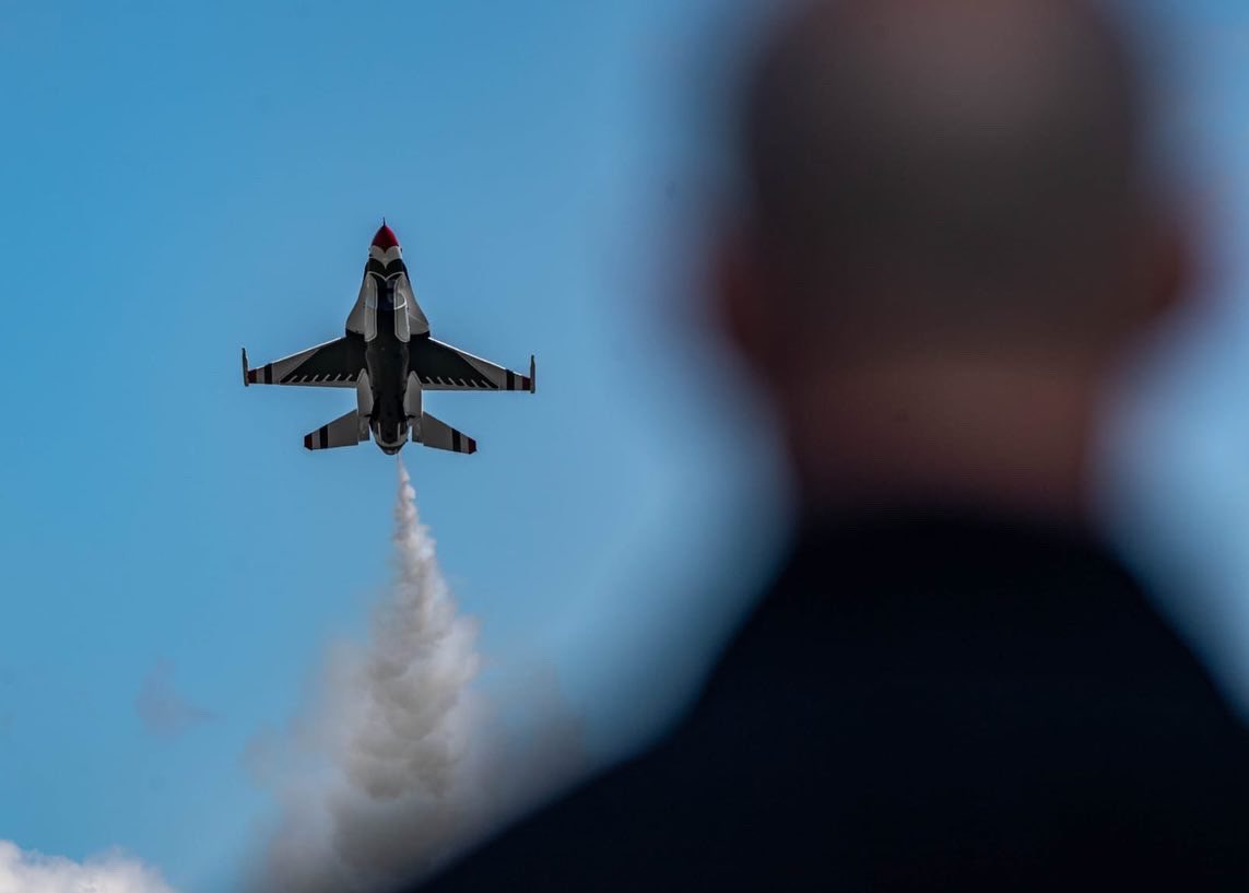 AFThunderbirds's tweet photo. There was plenty of sun and fun to be had today!

Thanks to everyone who made it out to the show this weekend! We’re headed home to Nellis AFB for a week and then we’ll be back on the road shortly after for the 2022 Great Texas Airshow @JBSA_Official ✈️ https://t.co/1Ri7xwMf4V