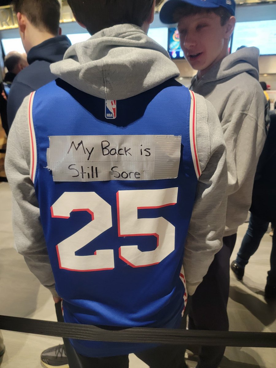 TheDunkCentral's tweet photo. Sixers fans still taking shots at Ben Simmons 

(h/t @detnewsRodBeard ) https://t.co/PgQtrsIo4g