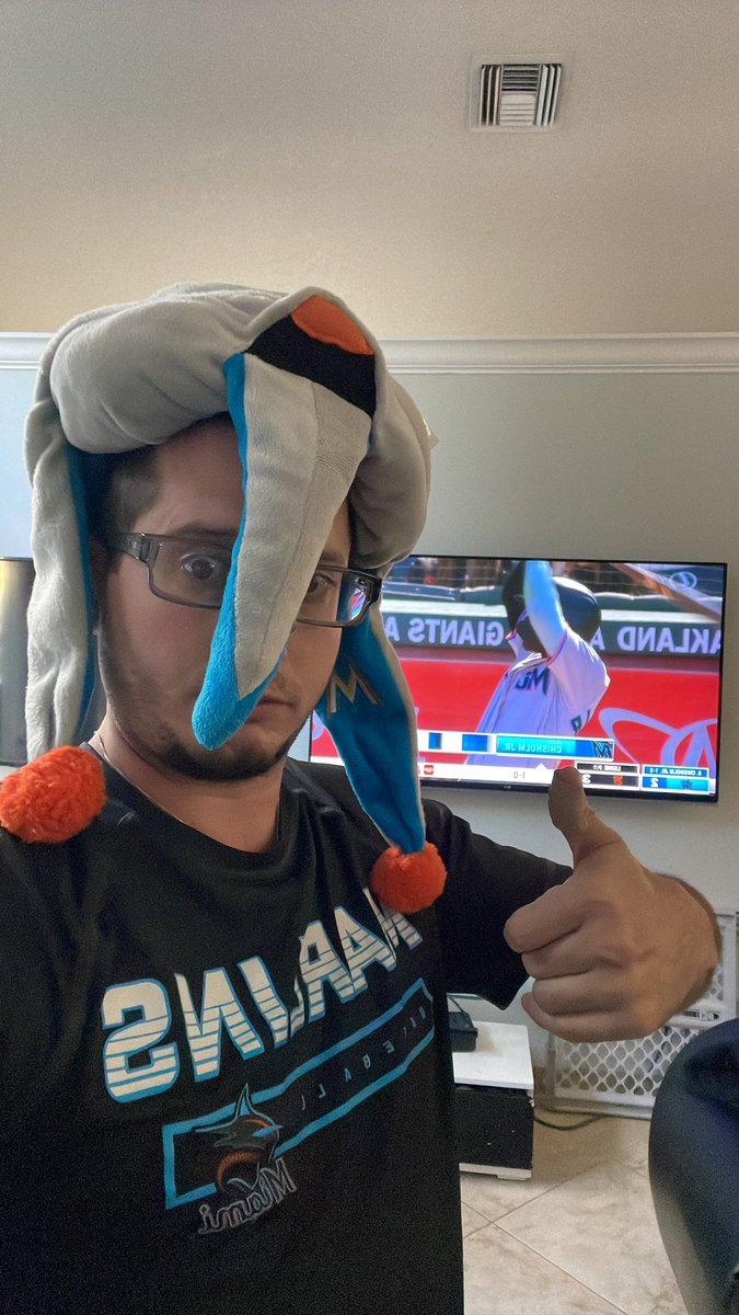 LoudMiamiFan's tweet photo. #RALLYcapTIME https://t.co/ahu80baSVF