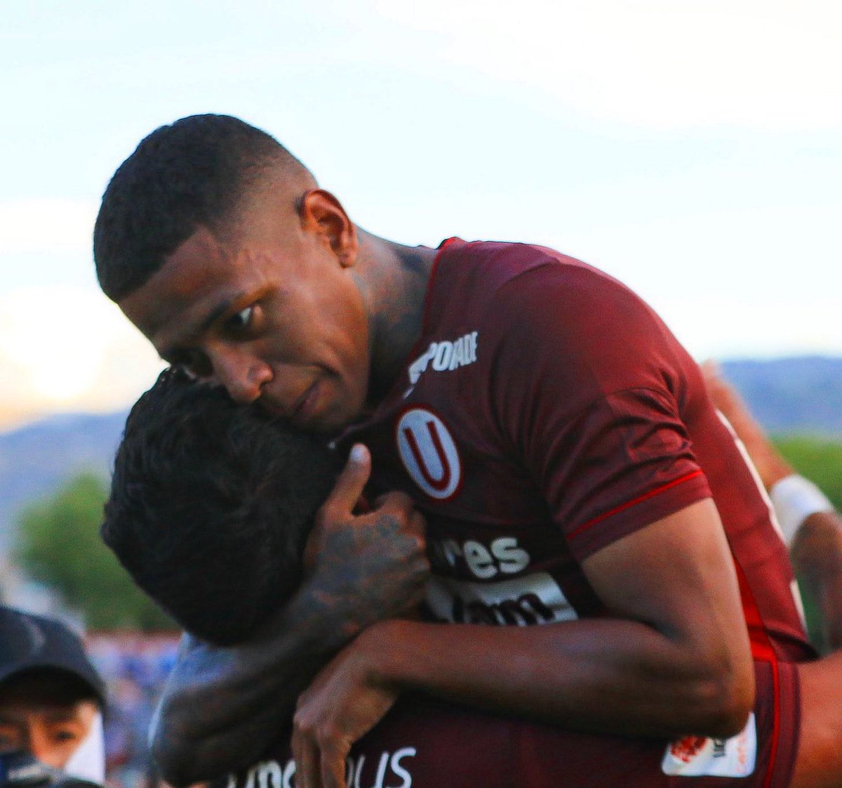 zonafutbolpe's tweet photo. La garra de la U no es un mito, es verdadera historia. 👊🏻🔥

Ayacucho 1-2 Universitario.  ⚽️Andy Polo https://t.co/3UgxzPr7rV