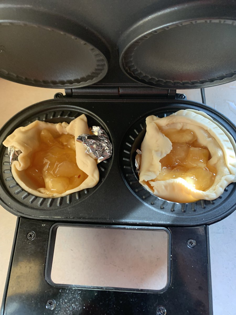 RodneyTheborg's tweet image. Made some open apple pie.  #piemaker