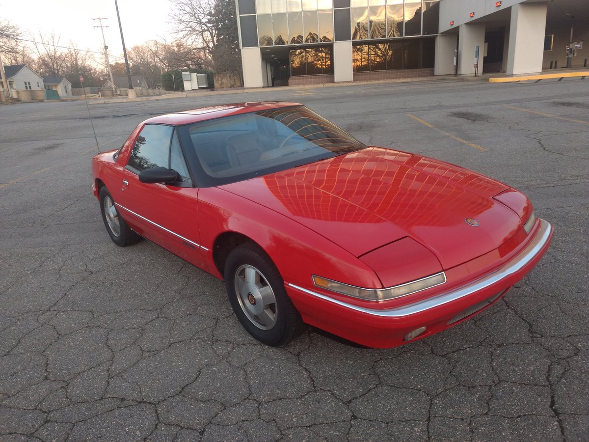 JohnnyEye5's tweet photo. @NoDMsPerfavore One of my rides. Maybe not super cool but it's fun old car #reatta https://t.co/TmOeQfiwCV
