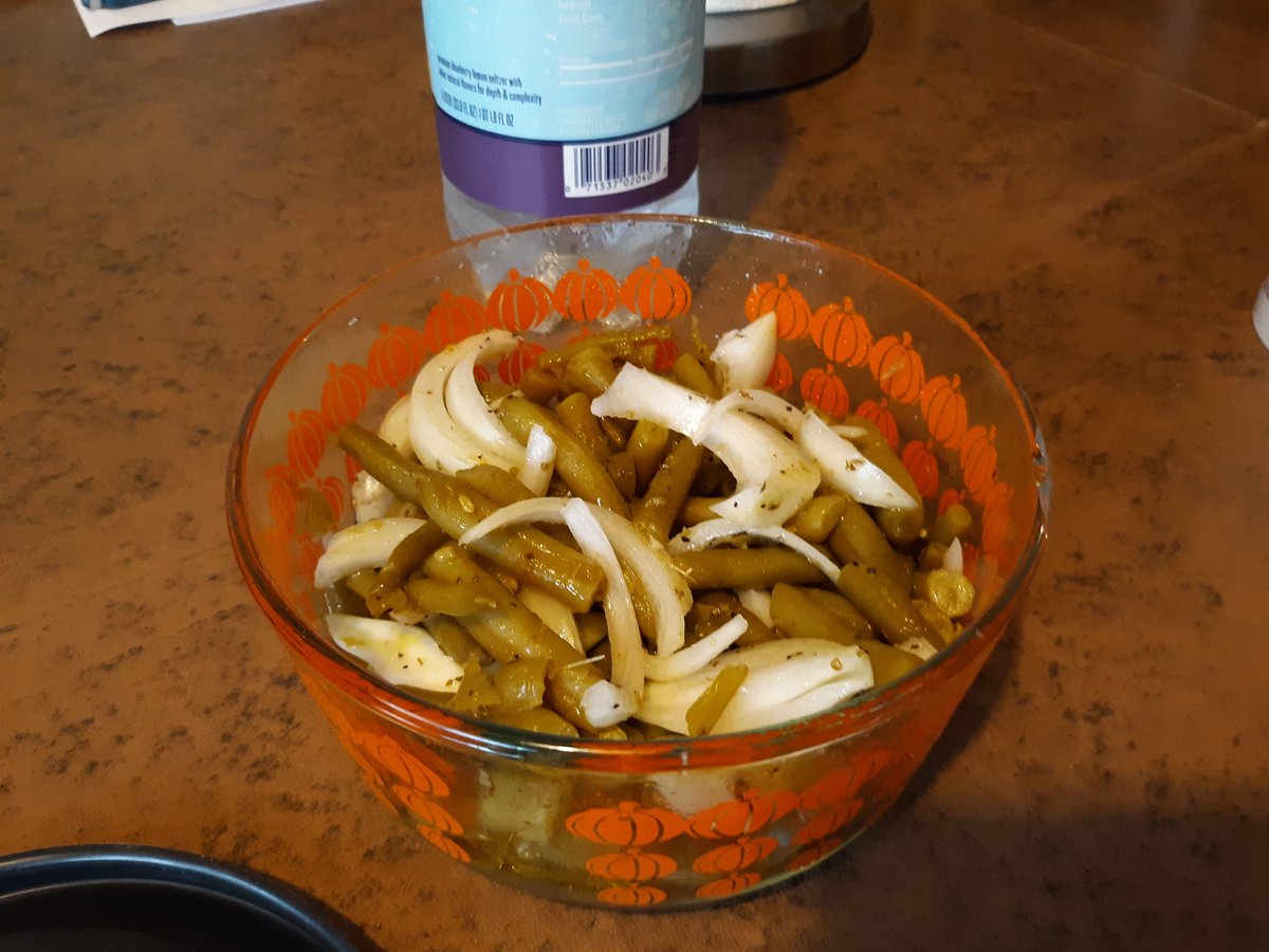Zera77's tweet photo. Whole wheat mac & cheese with crumbles & green bean salad for dinner w/apple sauce & Inde's pickled cucumbers & beets. It's my take on my Mom's recipes when I was growing up. Mac & cheese casserole & vinegar salads were our comfort foods when I was a kid. #veggiecooking #homemade https://t.co/olwXeKbki8