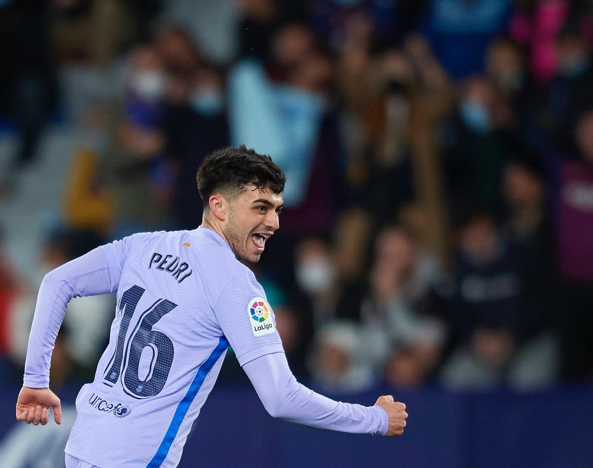 Pedri's tweet photo. Qué partido! Qué remontada! 
Chiquita locura… 🤪🤪 #LevanteBarca https://t.co/ComP2ZRz7v