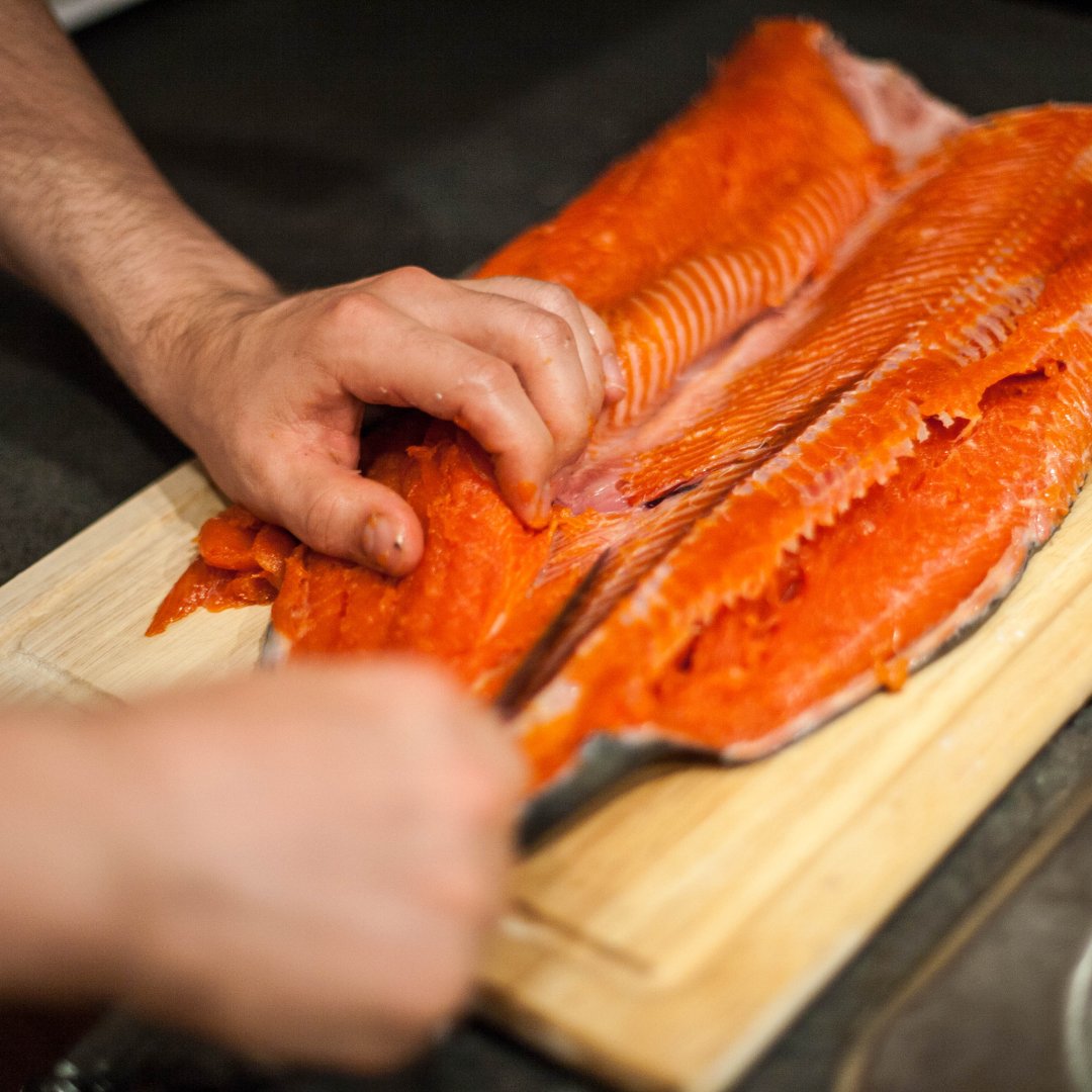 BriteStrike's tweet image. In the never-ending search for cool facts about light, we bring you - deboning fish made simple. Who knew?
#fishing #cookingfish #UVLight #getoutside 
tastingtable.com/827327/the-sur…