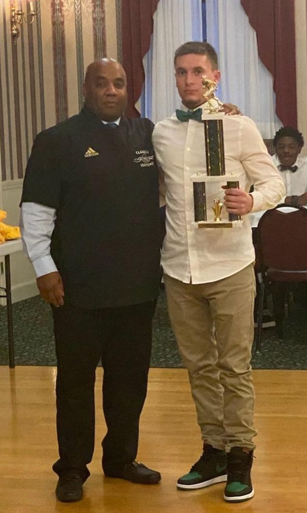 LCRamsFB1's tweet photo. Congratulations to Kyle Durant on receiving the Boley Dancewicz Award. This award goes to one our top Offensive players on the season. #Ramlove https://t.co/7xlKdlEjcT