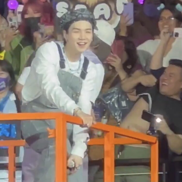 Jungkook lifted his shirt up because the guy did lmaooo