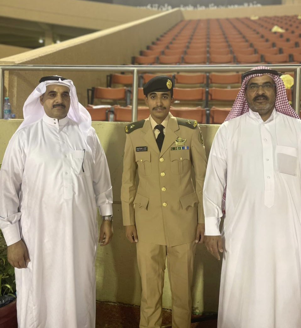 ALwuhub's tweet photo. تخرج الملازم / فيصل سعود بن سالم الوهبي 
 من كلية الملك عبدالعزيز الحربية 
برتبة ملازم 
#ديوانية_الوهوب تبارك له وتتمنى له التوفيق لخدمة دينه وملكيه ووطنه https://t.co/NZCLY234UN