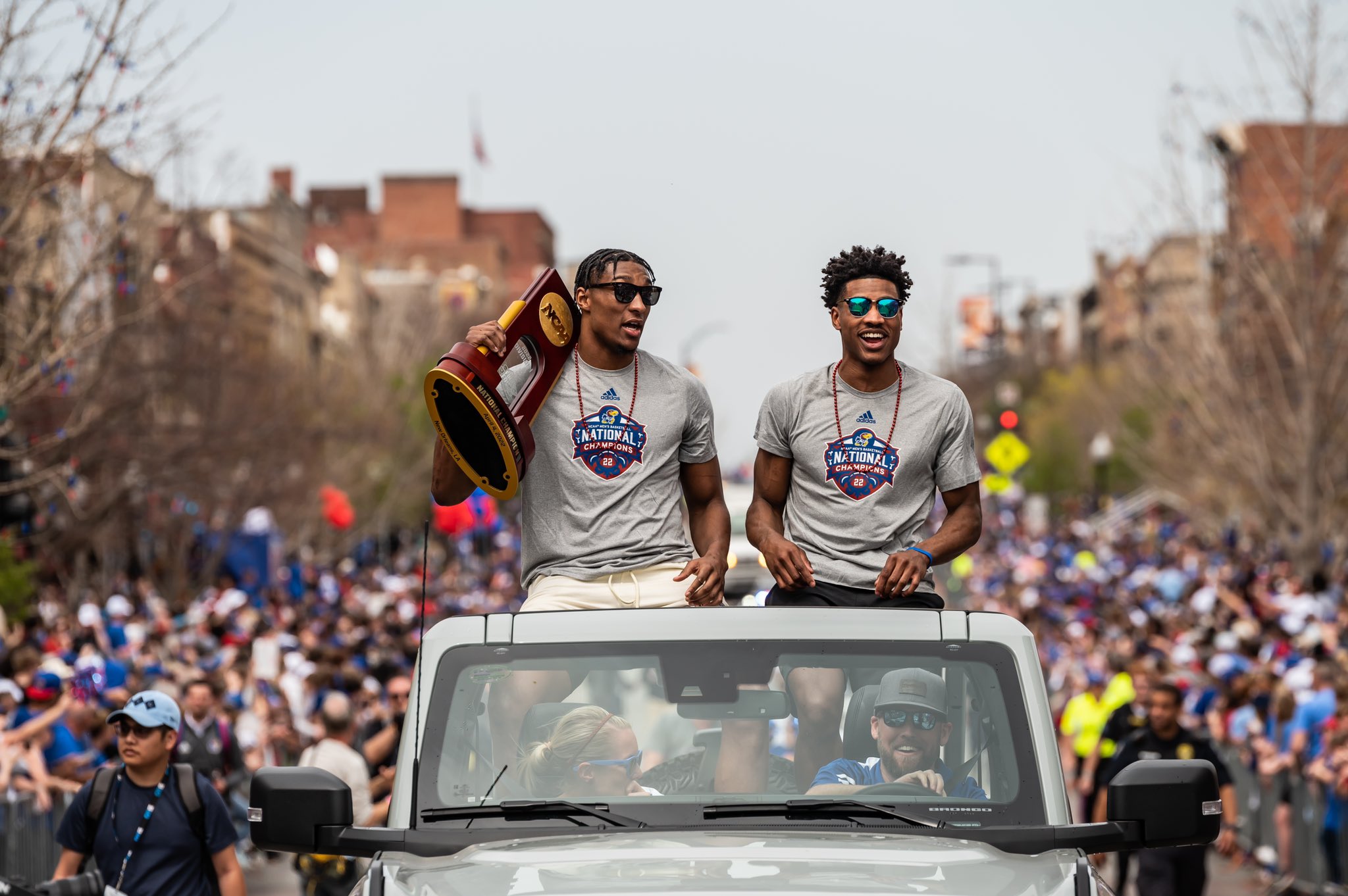 parade Dave and Ochai