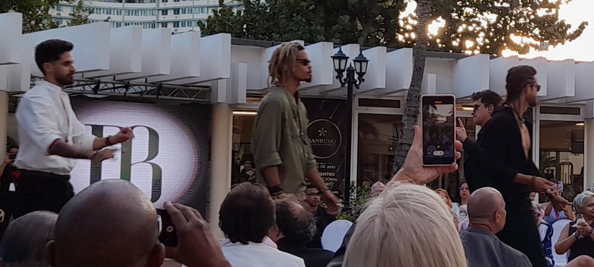 Presenta <a href="/David/">David Noël</a> Blanco su colección Primavera_Verano de ropa masculina en el contexto de #SanRemoMusicAwardsCuba en el <a href="/HNCuba/">Hotel Nacional Cuba</a> #CubaesCultura <a href="/EGREMOFICIAL/">EGREM</a> <a href="/MinturCuba/">Ministerio Turismo</a>