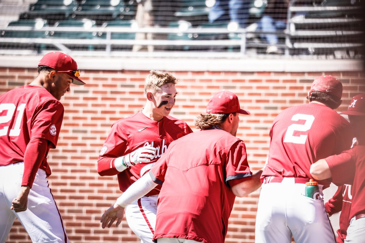 AlabamaBSB's tweet photo. That's a sweep 🧹

https://t.co/kqjg3anLVu

#RollTide https://t.co/TpkUzI47Vp