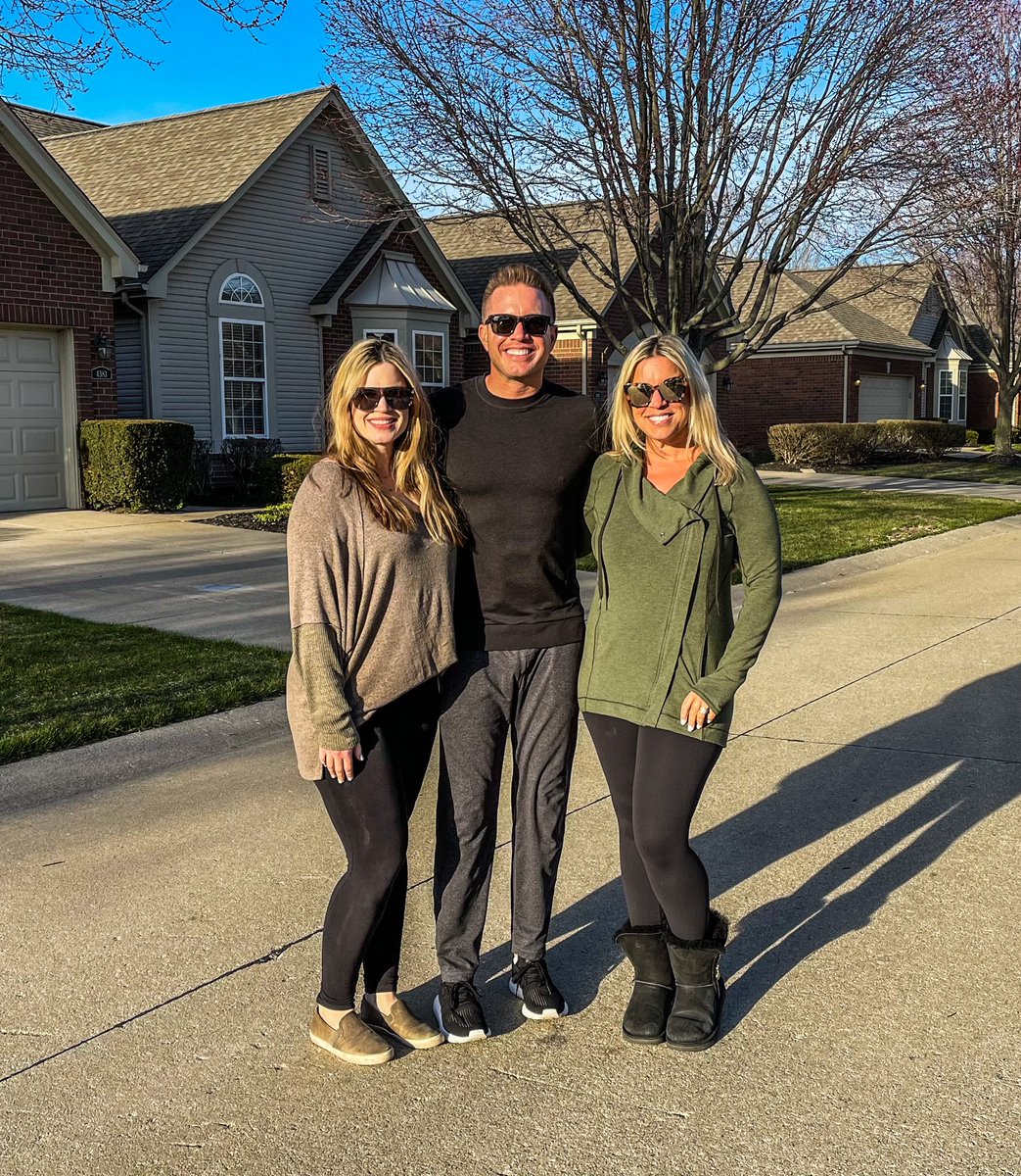 RyanFieldABC's tweet image. A trip home to see the Fam is always special.

#UncleRyan #NationalSiblingsDay