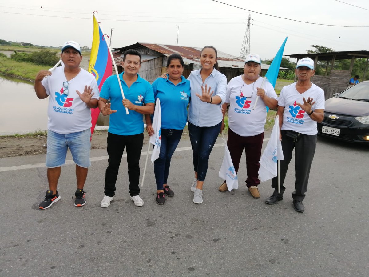 MabelEsTriunfo's tweet photo. Todo el Distrito 4 a la espera de nuestro querido vicepresidente.  
@JorgeGlas Hoy te recibirá tu pueblo para reconocer la lucha incansable que haz realizado por está patria #JorgeEsUnHeroe 💪🇪🇨 
@MashiRafael @marcelaguinaga https://t.co/VqSbromrQ6