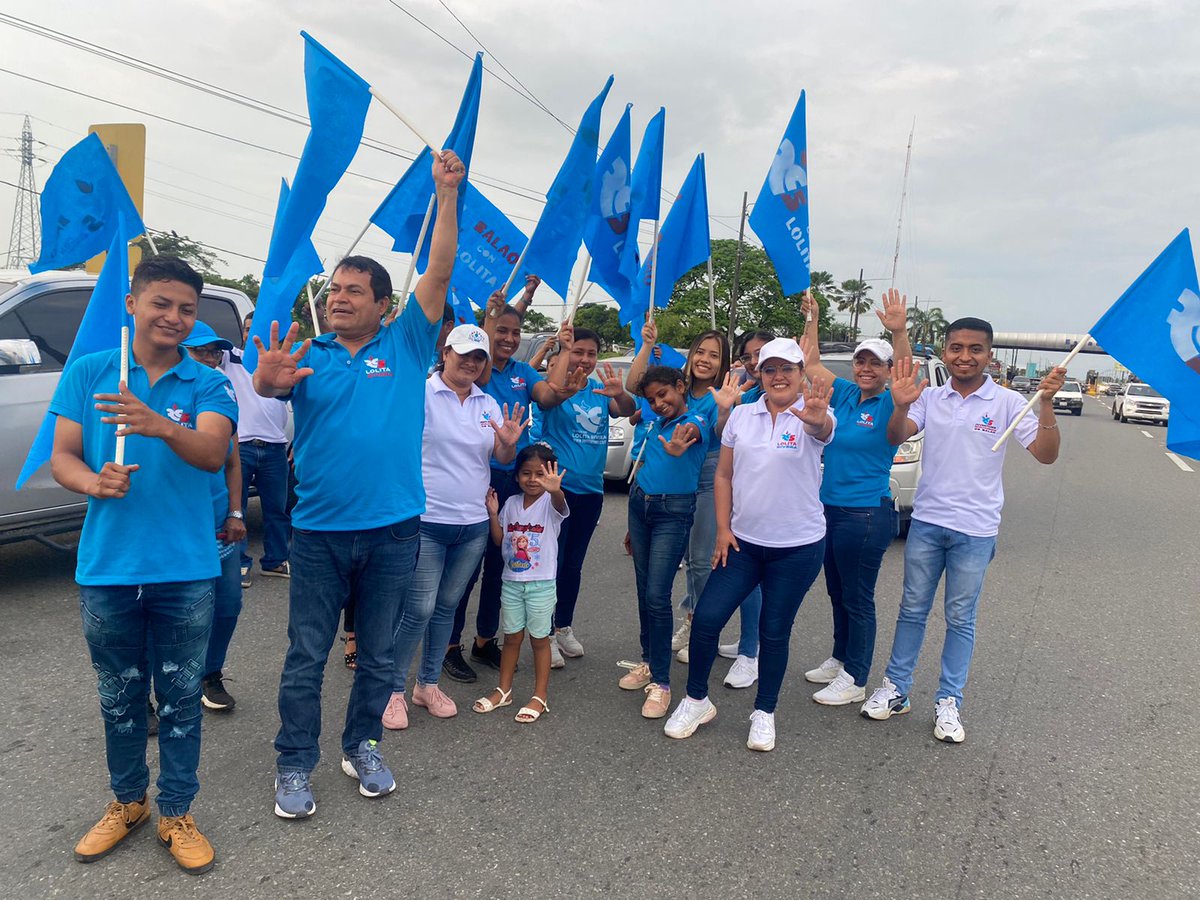 MabelEsTriunfo's tweet photo. Todo el Distrito 4 a la espera de nuestro querido vicepresidente.  
@JorgeGlas Hoy te recibirá tu pueblo para reconocer la lucha incansable que haz realizado por está patria #JorgeEsUnHeroe 💪🇪🇨 
@MashiRafael @marcelaguinaga https://t.co/VqSbromrQ6