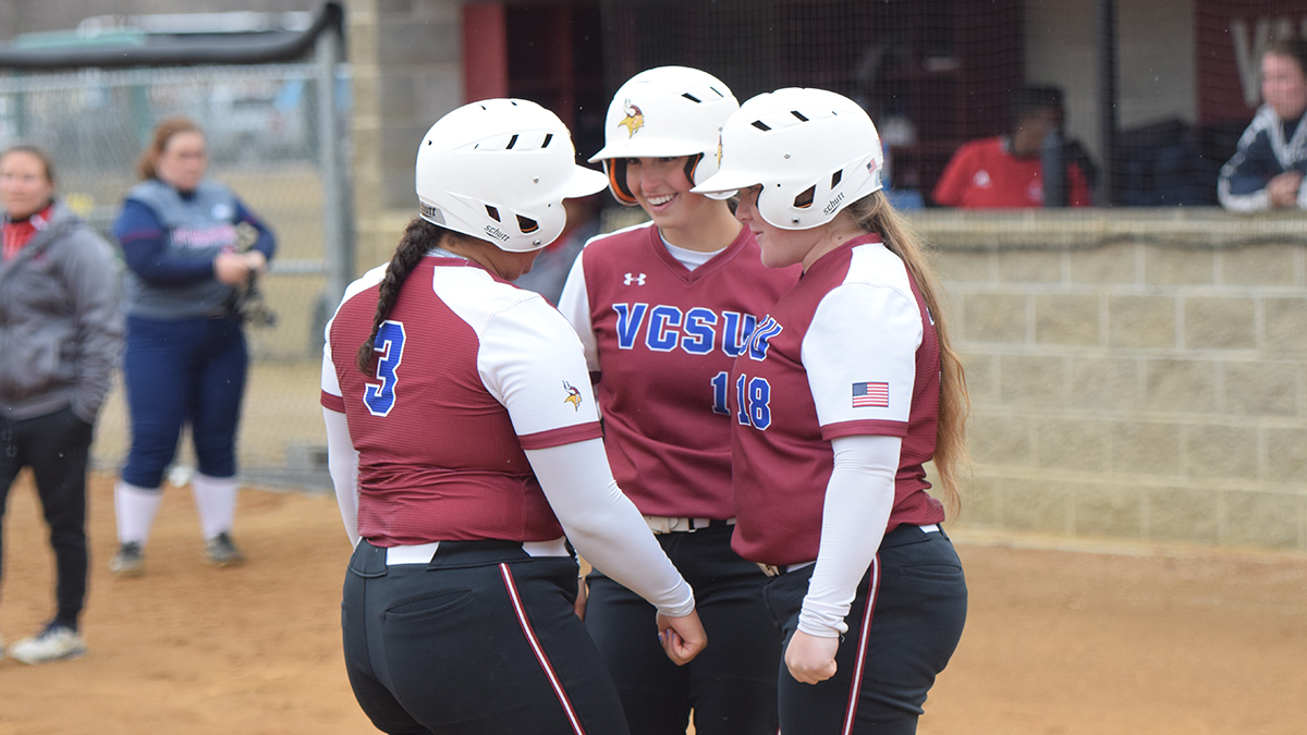 VCSUVikings's tweet photo. RECAP: Vikings smash five homers in series finale win over Viterbo
 - https://t.co/JQI8Idsw0w https://t.co/RpGKpZ8Vh2