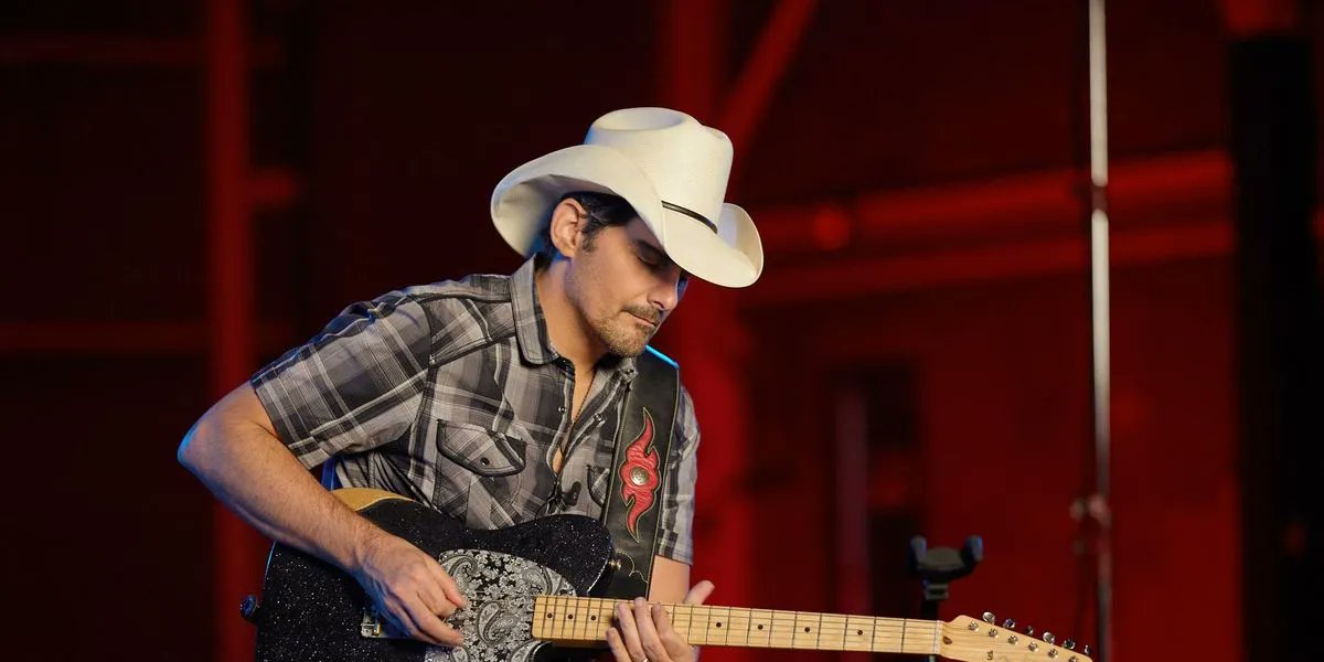Learn some signature licks from @BradPaisley: https://t.co/1O8LV8rW3n https://t.co/5CCsquuAGw