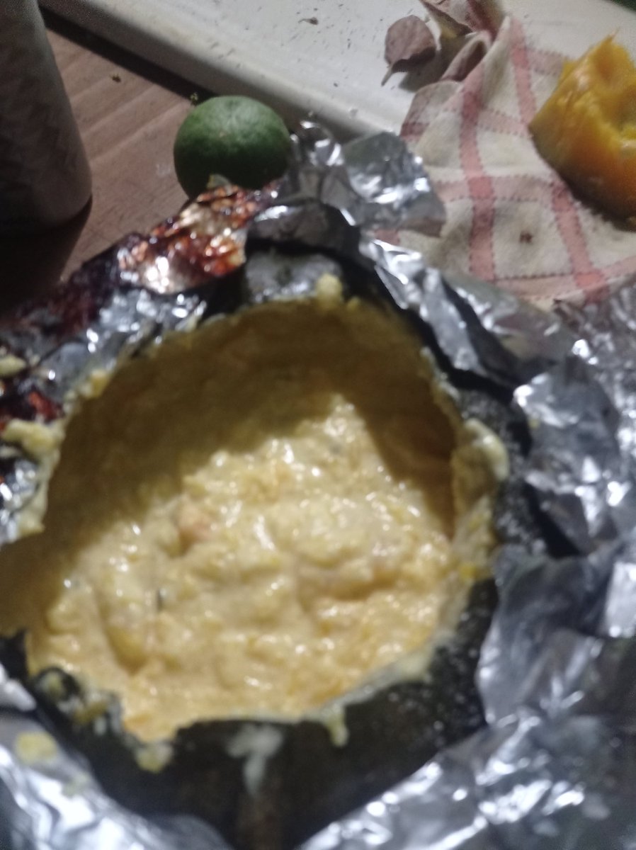 fogondpalo's tweet photo. Abrir la auyama, rellenar de queso, sal, aceite de oliva, pimienta, cerrar y a la parrilla. Mi receta sorpresa de el patio.... https://t.co/lQbxU0l8Cz