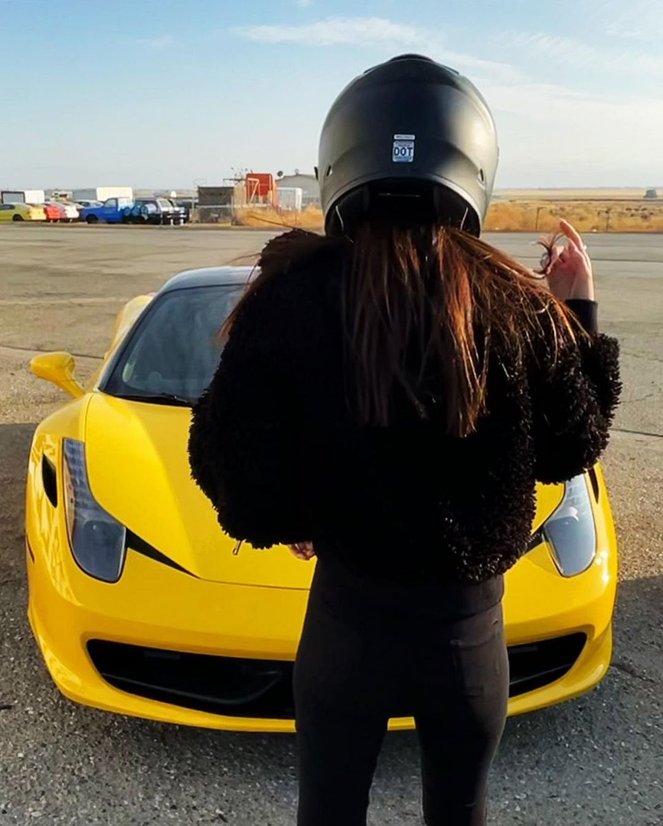 humberemp's tweet image. Cars and people, which one do you choose?  #sportsengine #Ferrari #beauty #