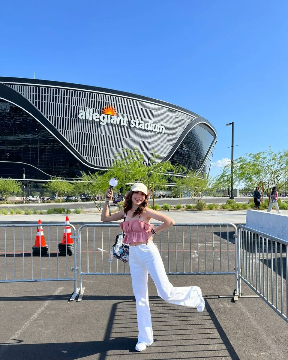 gummysmile01's tweet photo. i wanna dance, the music's got me going, ain't nothing that can stop how we move
let's break our plans and live just like we're golden ✨
#wedontneedpermissiontodance
#BTS #BTSCONCERT #borahae💜 #PTD_ON_STAGE_LAS_VEGAS #ptdonstage #permisiontodance @BTS_twt https://t.co/CwNVHx6gGD