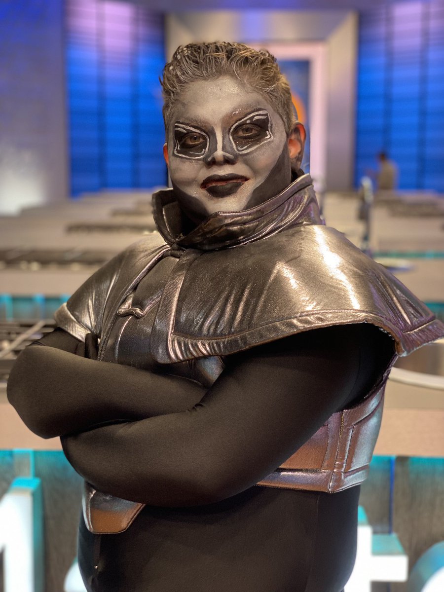 ¡Le damos la bienvenida a nuestro querido, ROY! 🥰❤️🍴 ¿Lo recuerdas? Estuvo en la segunda temporada de #MasterChefJunior en el 2017, ¡robó el corazón de México! Ahora hará pequeñas travesuras a los aspirantes… 👽🛸