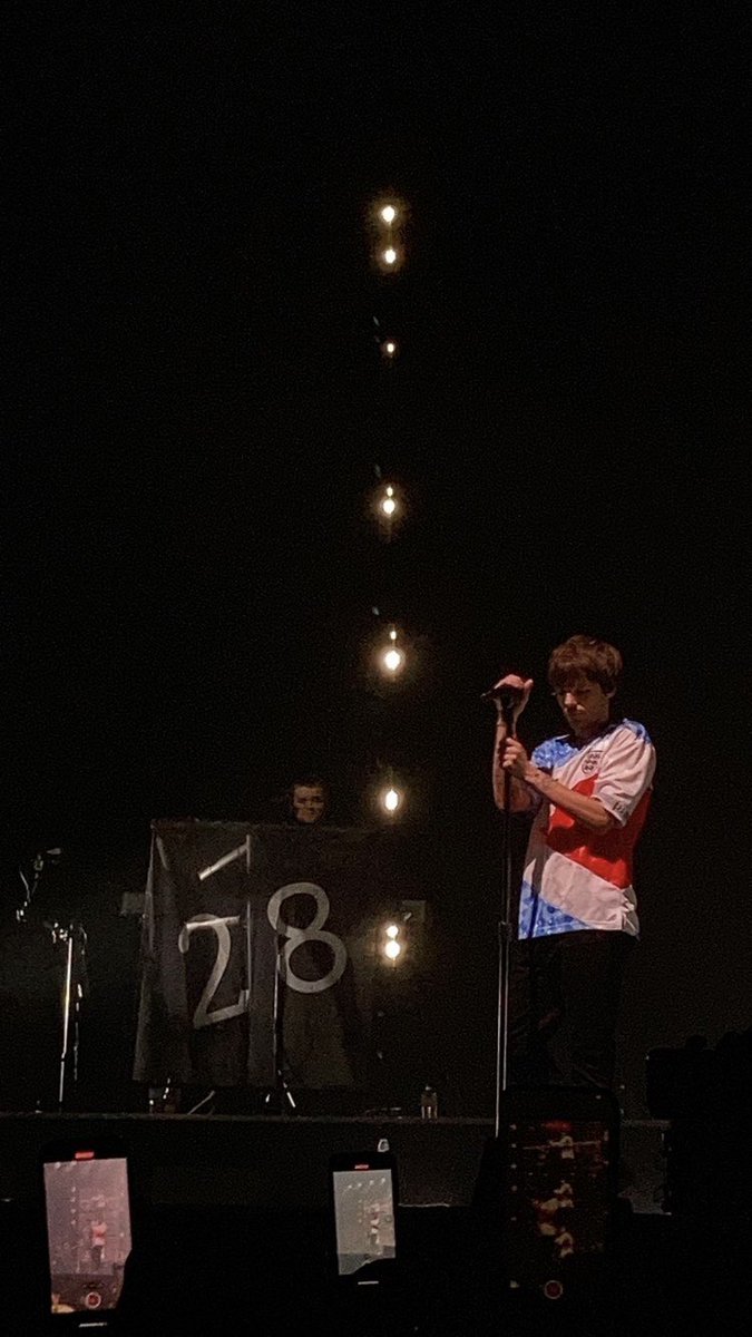luvs_agb's tweet photo. scusate ma solo #LouisTomlinson ha il mio cuore https://t.co/lSsTLj9TZV