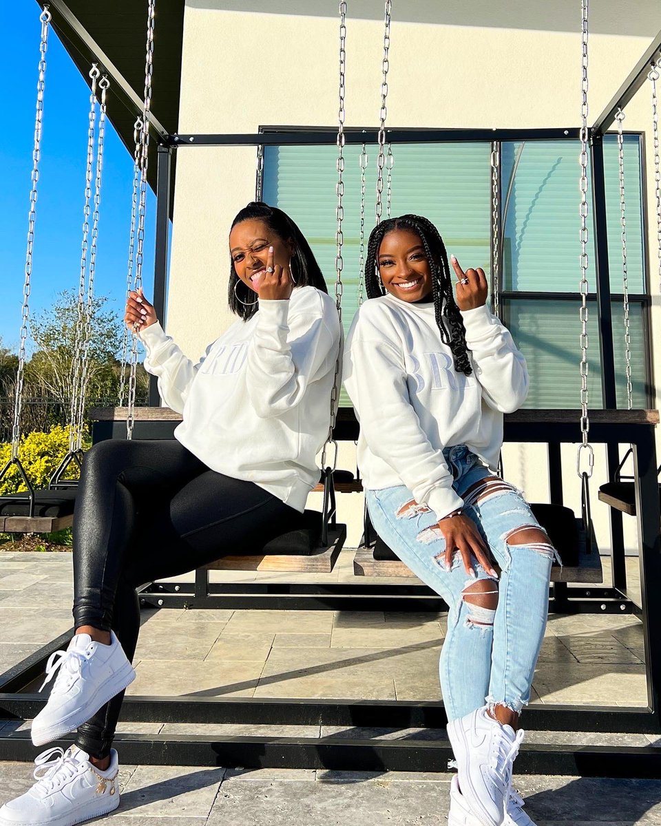 Simone_Biles's tweet photo. Like Beyoncé, but with an F 😉💍 https://t.co/c5y0tjaBZu