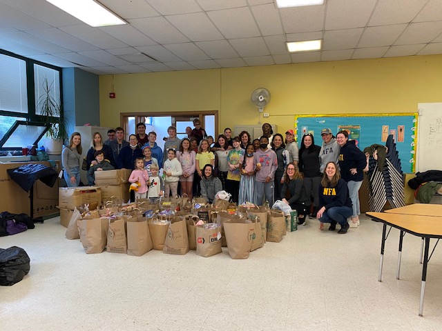 NFA's Parents' Association made 810 sandwiches during Saturday's Aid for Neighbors event! Sandwiches were delivered to DeSales Service Works in Camden along with 500 pairs of donated socks. NFA volunteers also packed up 36 bags of dry goods for Caring for Friends in Philadelphia.