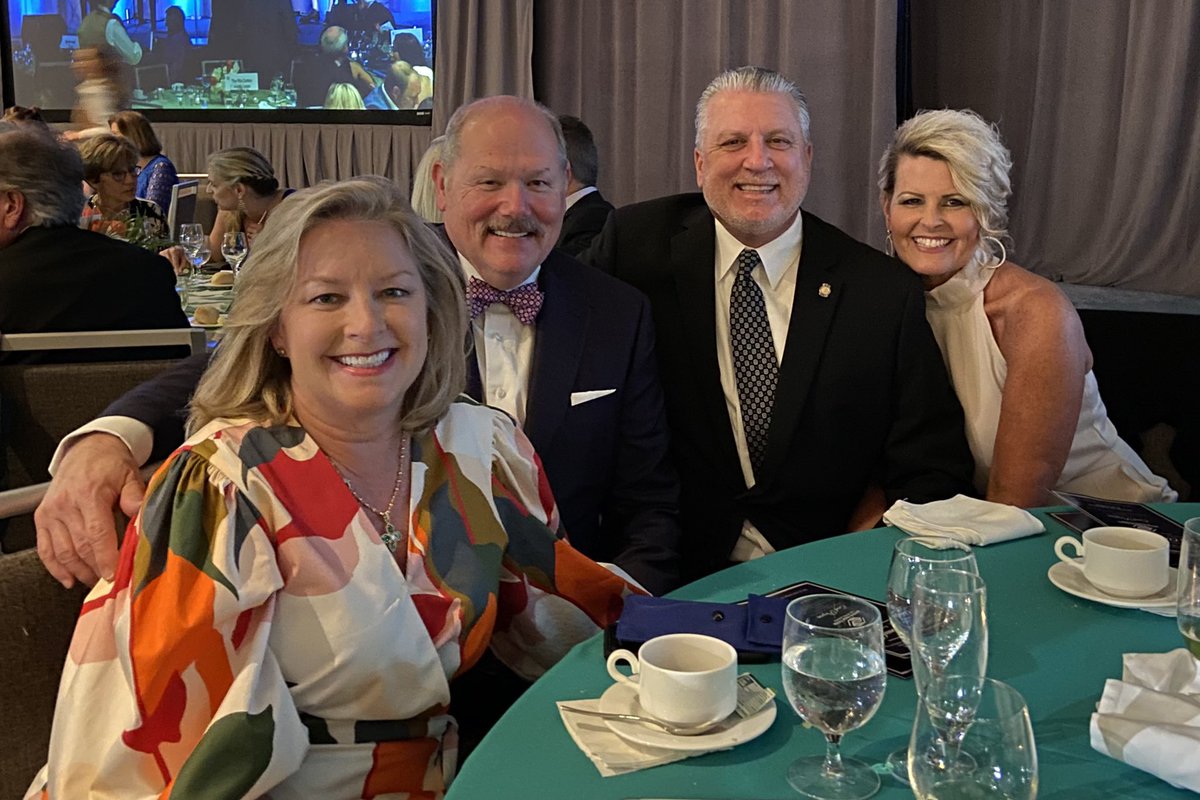 michaelmayojax's tweet photo. Jennifer and I enjoyed a fun evening with Baptist Nassau President Ed Hubel and his wife, Kristie at the Boys &amp; Girls Club of Nassau County Gala. Wonderful event for the kids in the Nassau community. @BaptistHealthJx https://t.co/e3eirI14yL