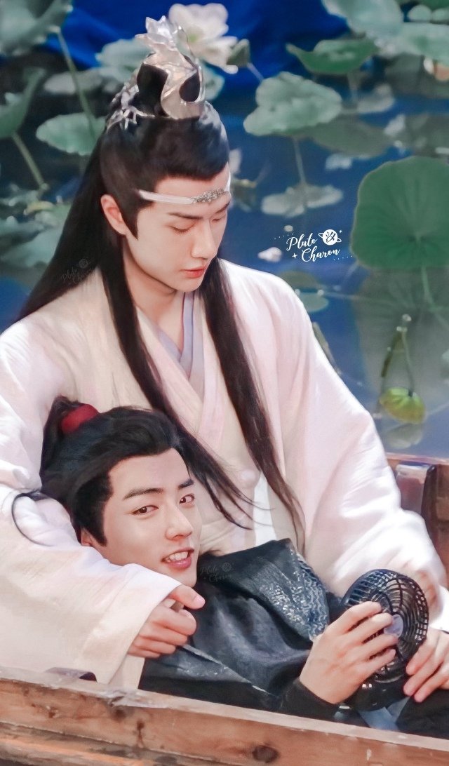 220v_60Hz's tweet photo. 이 사진을 보면 3단계의 감정변화를 겪을 수 있음

1. 와... 진짜 무선이랑 남잠같다☺️☺️
2. 하... 자긴 앙쟝부있다고 자랑하는 형아 같아 킹받네...💢💢
3. 아니 잠깐 손크기차이 머야;; 실화;?!👀 https://t.co/1V2nCli5Gd