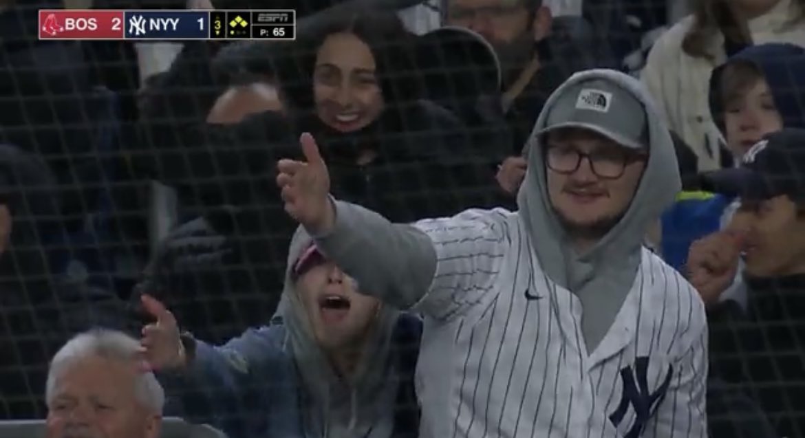 ColeyMick's tweet photo. ⁦@FeitsBarstool⁩ whose side are you on pal https://t.co/P54cAqjwrv